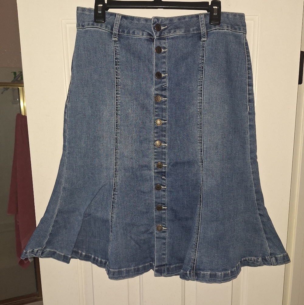 New York and Company Denim Skirt - Picture 5 of 12